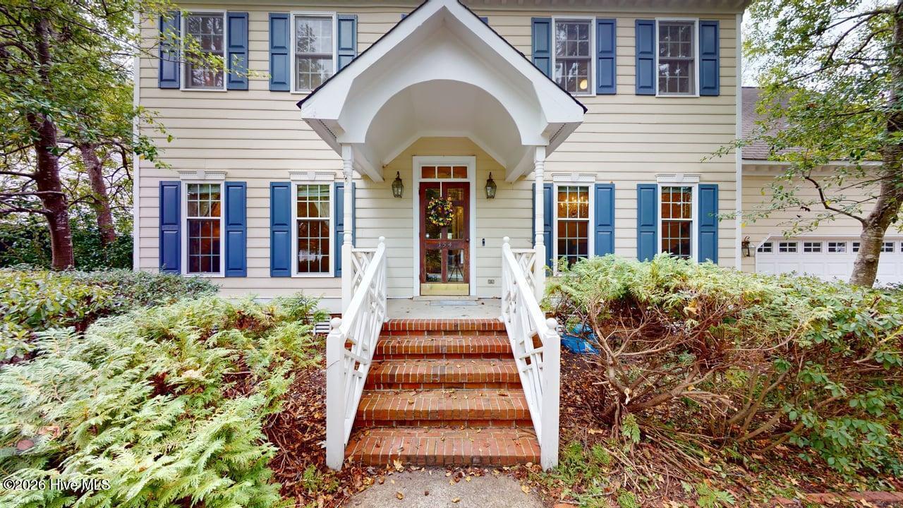 154 S Marion Drive Property Photo 3