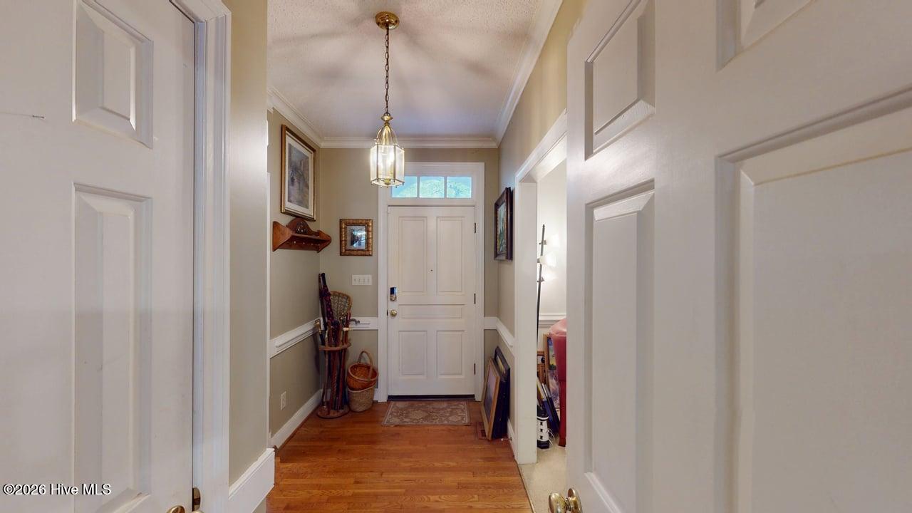 154 S Marion Drive Property Photo 4
