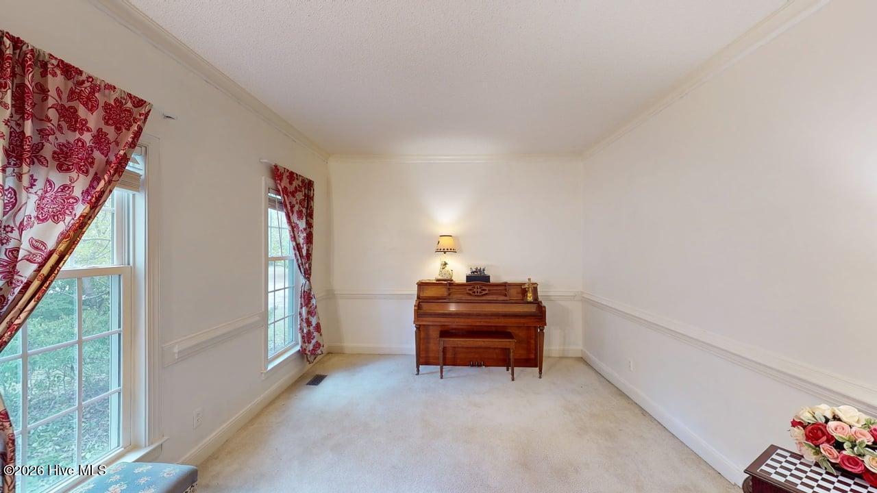 154 S Marion Drive Property Photo 5