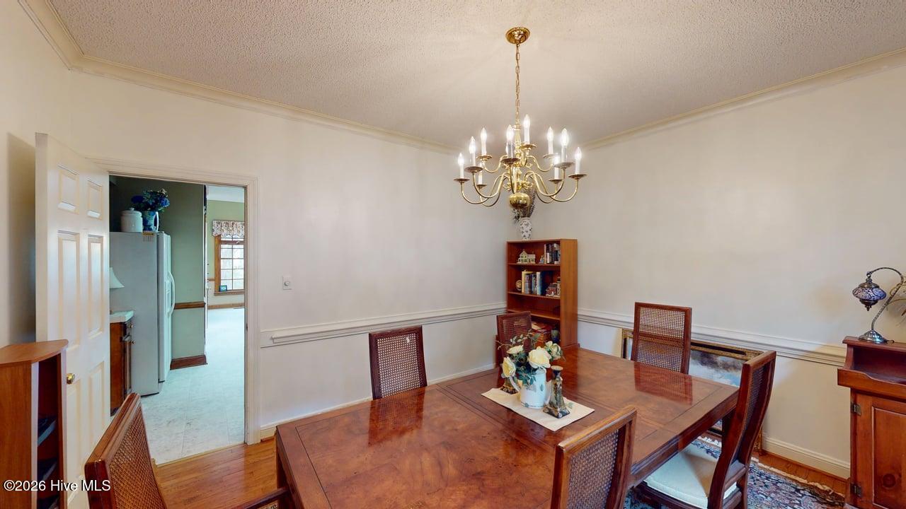 154 S Marion Drive Property Photo 8