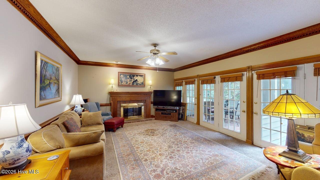 154 S Marion Drive Property Photo 11