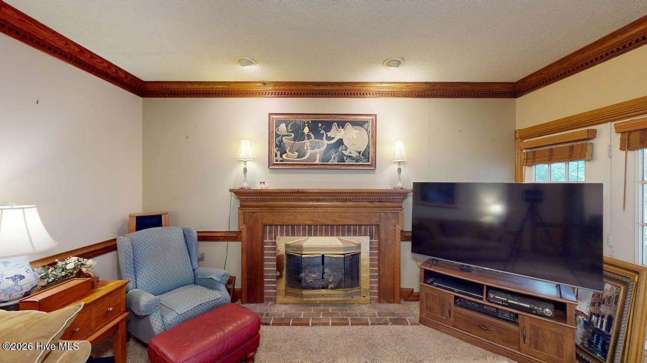 154 S Marion Drive Property Photo 12