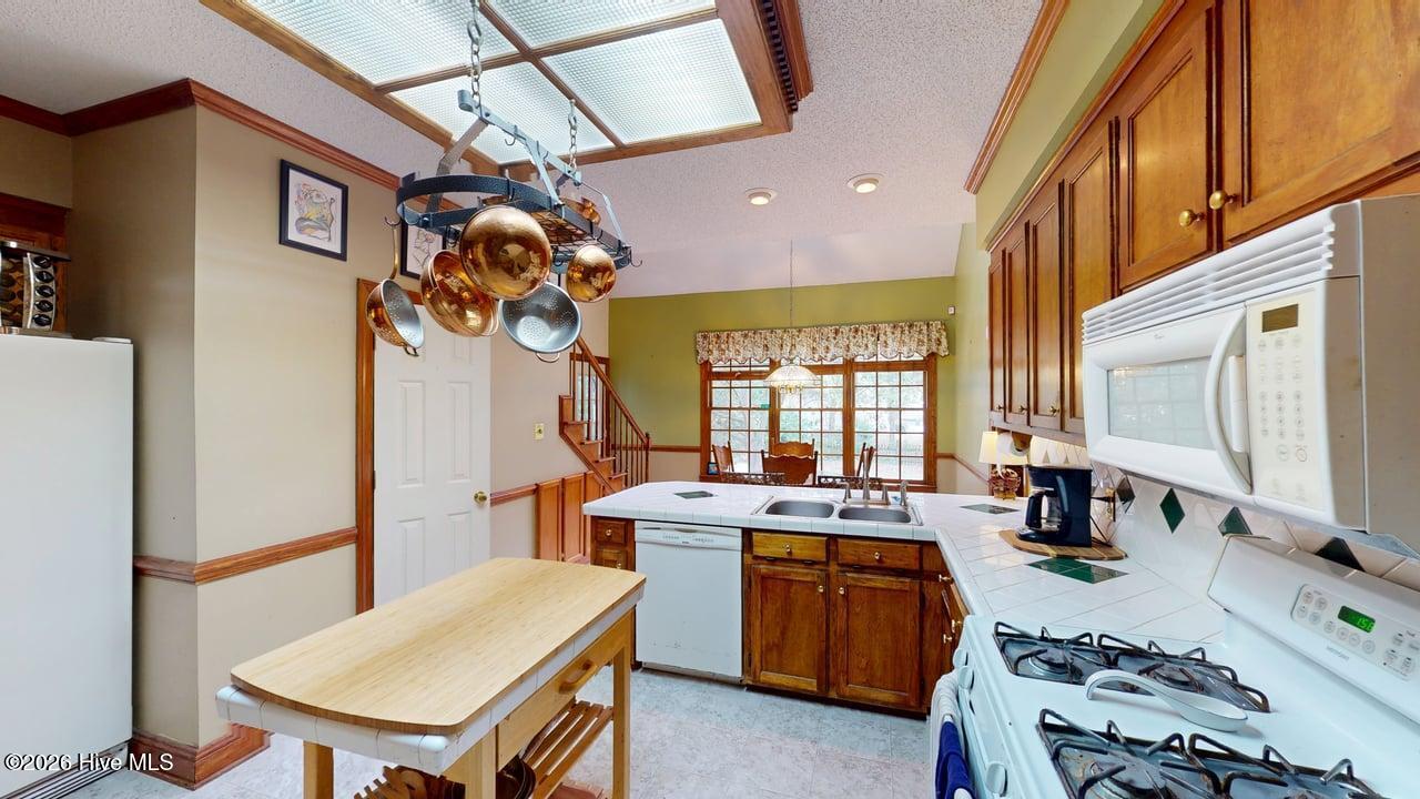 154 S Marion Drive Property Photo 16