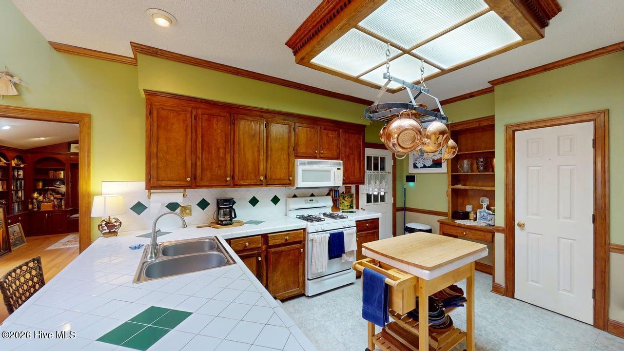 154 S Marion Drive Property Photo 18