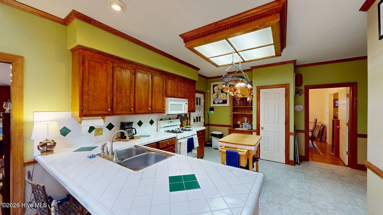 154 S Marion Drive Property Photo 19