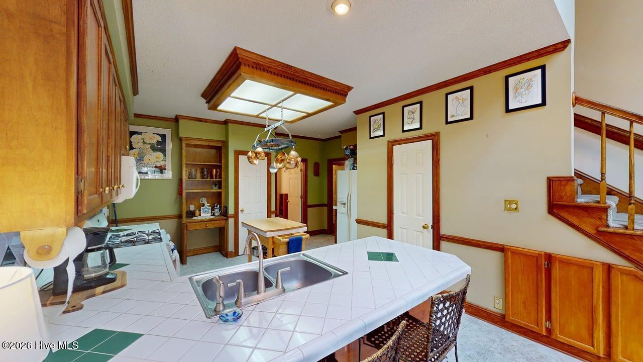 154 S Marion Drive Property Photo 20
