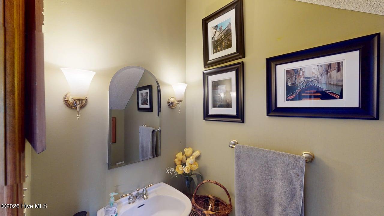 154 S Marion Drive Property Photo 25