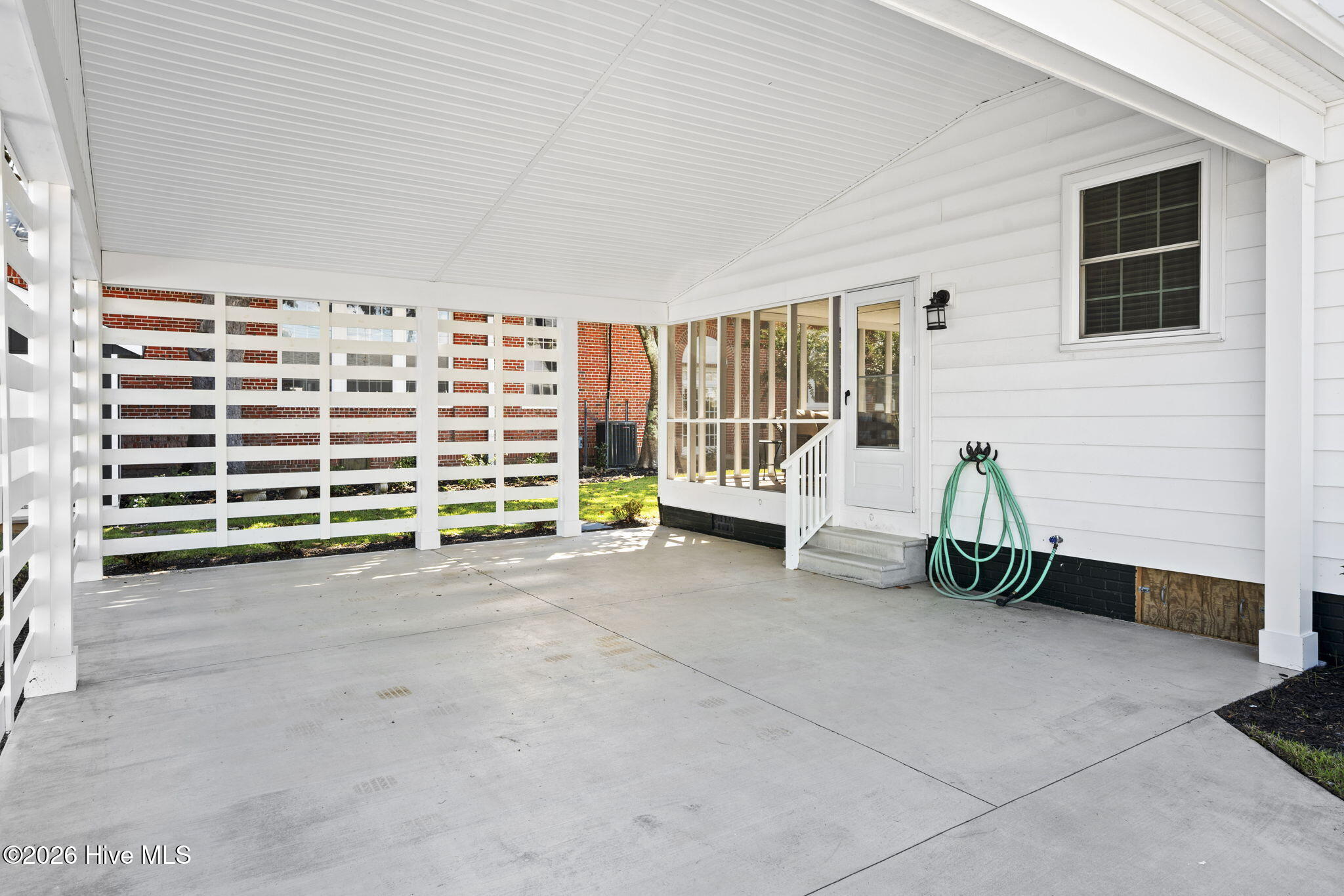503 S Sabiston Drive Property Photo 8