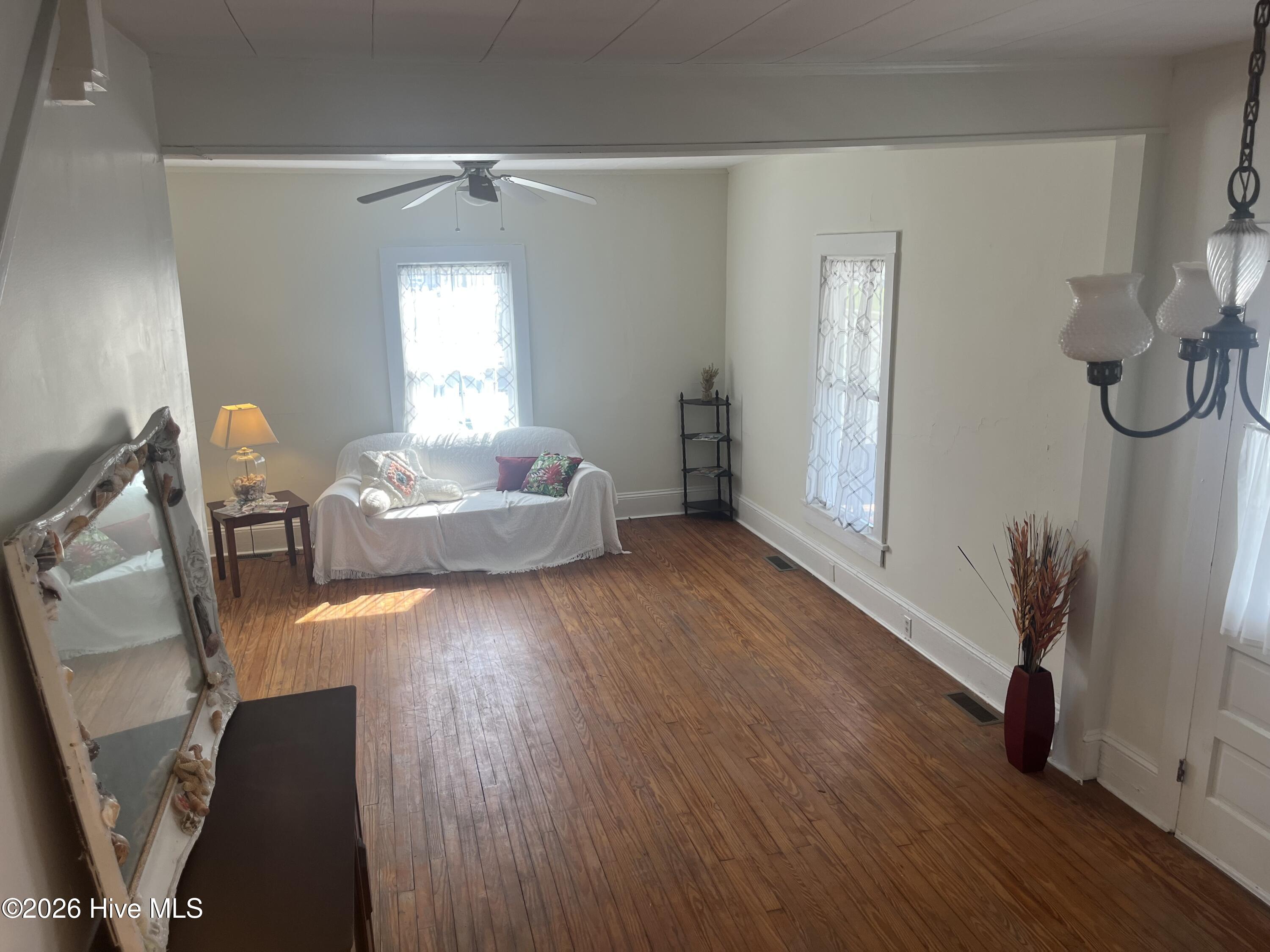 122 W 5th Street Property Photo 4