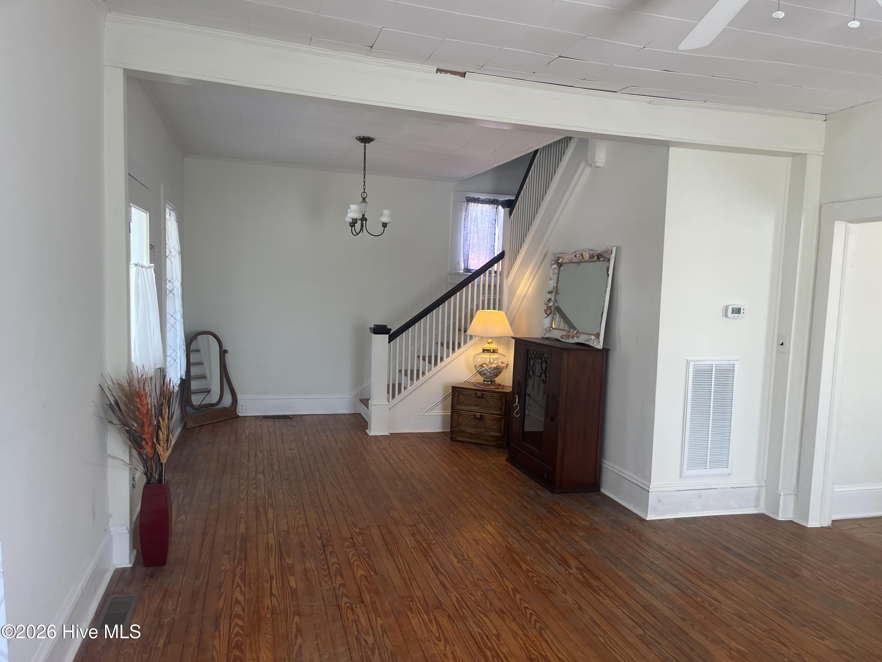 122 W 5th Street Property Photo 5