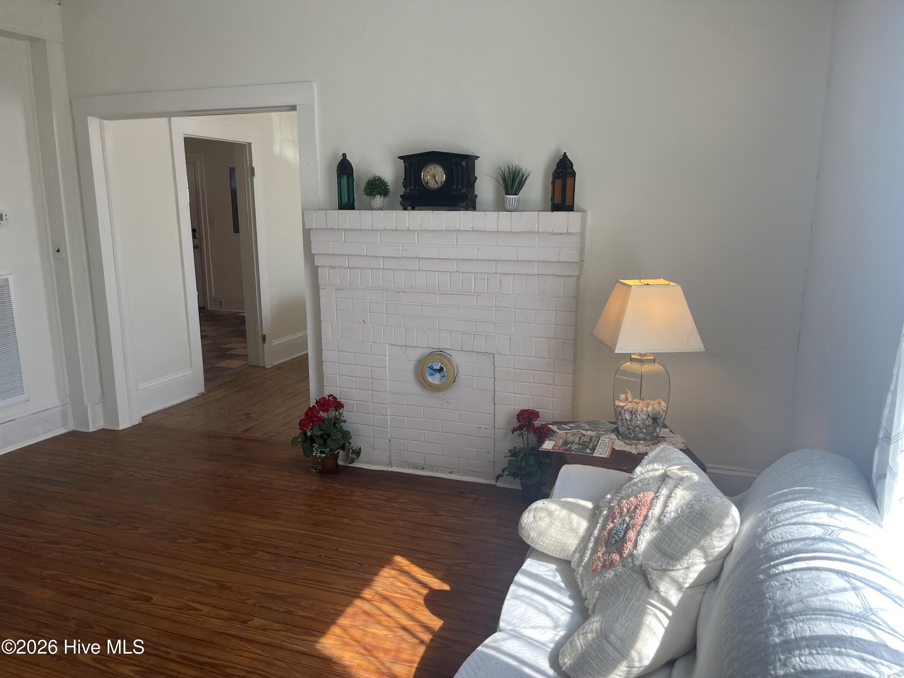 122 W 5th Street Property Photo 6