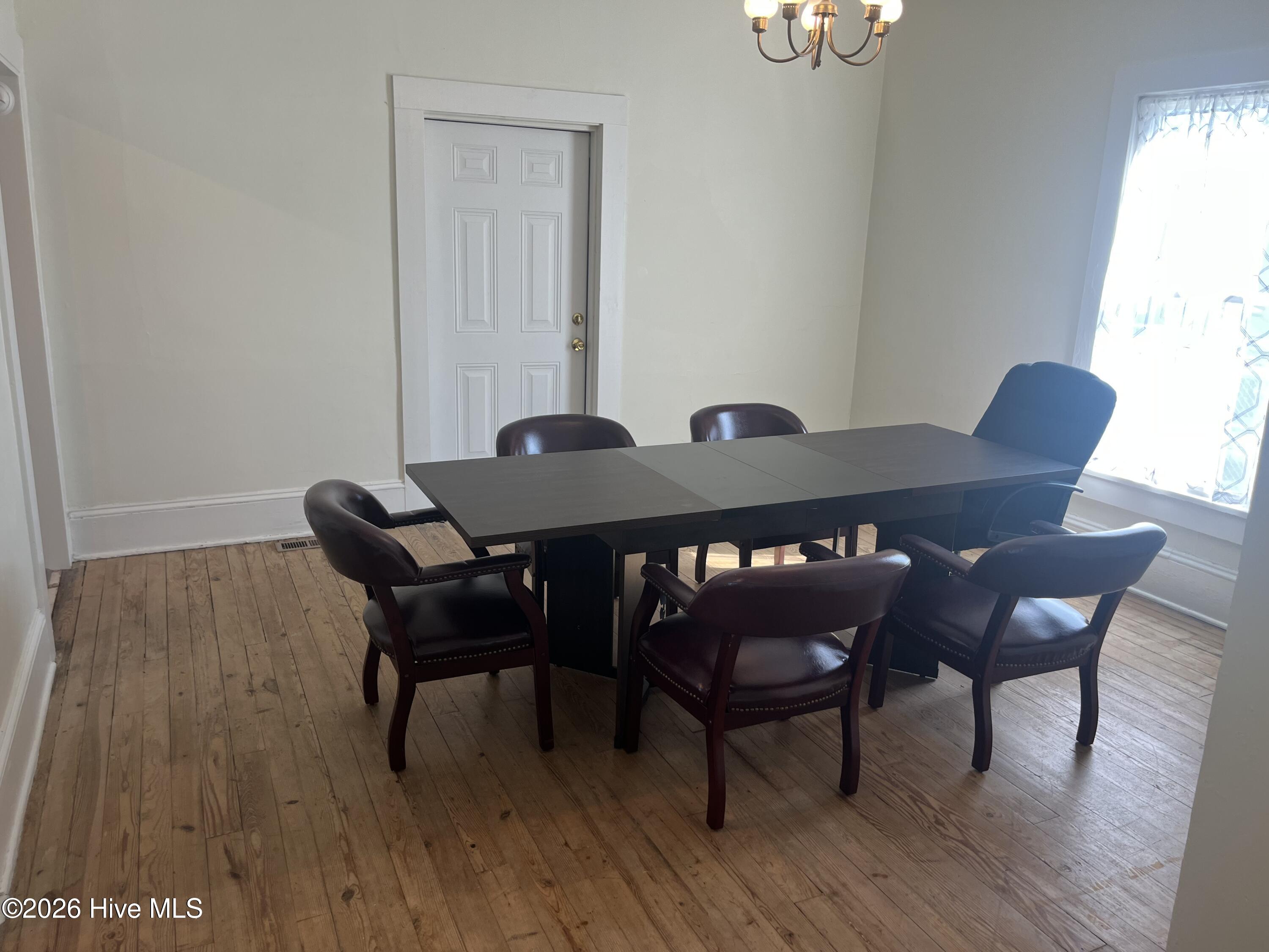 122 W 5th Street Property Photo 7