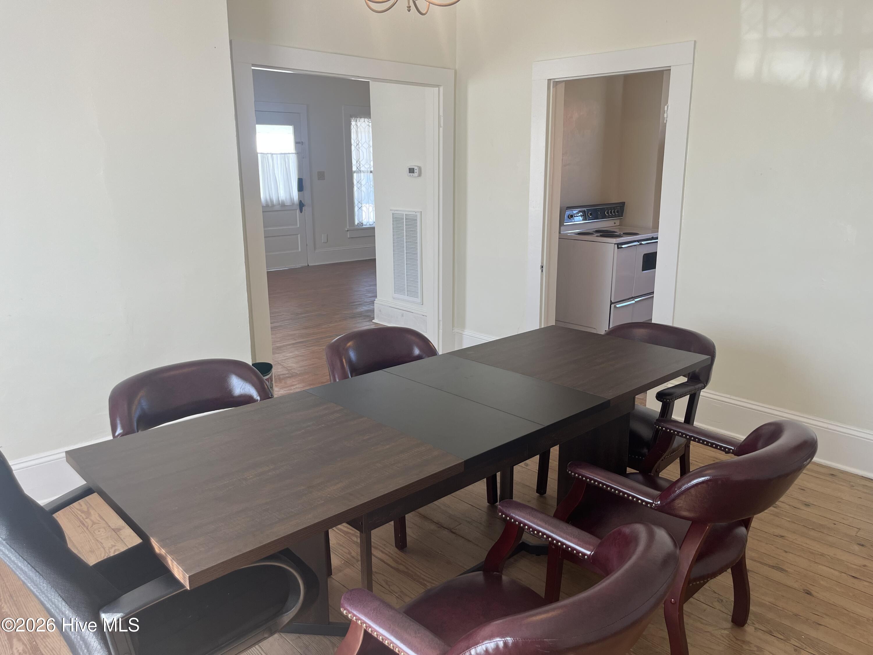 122 W 5th Street Property Photo 8