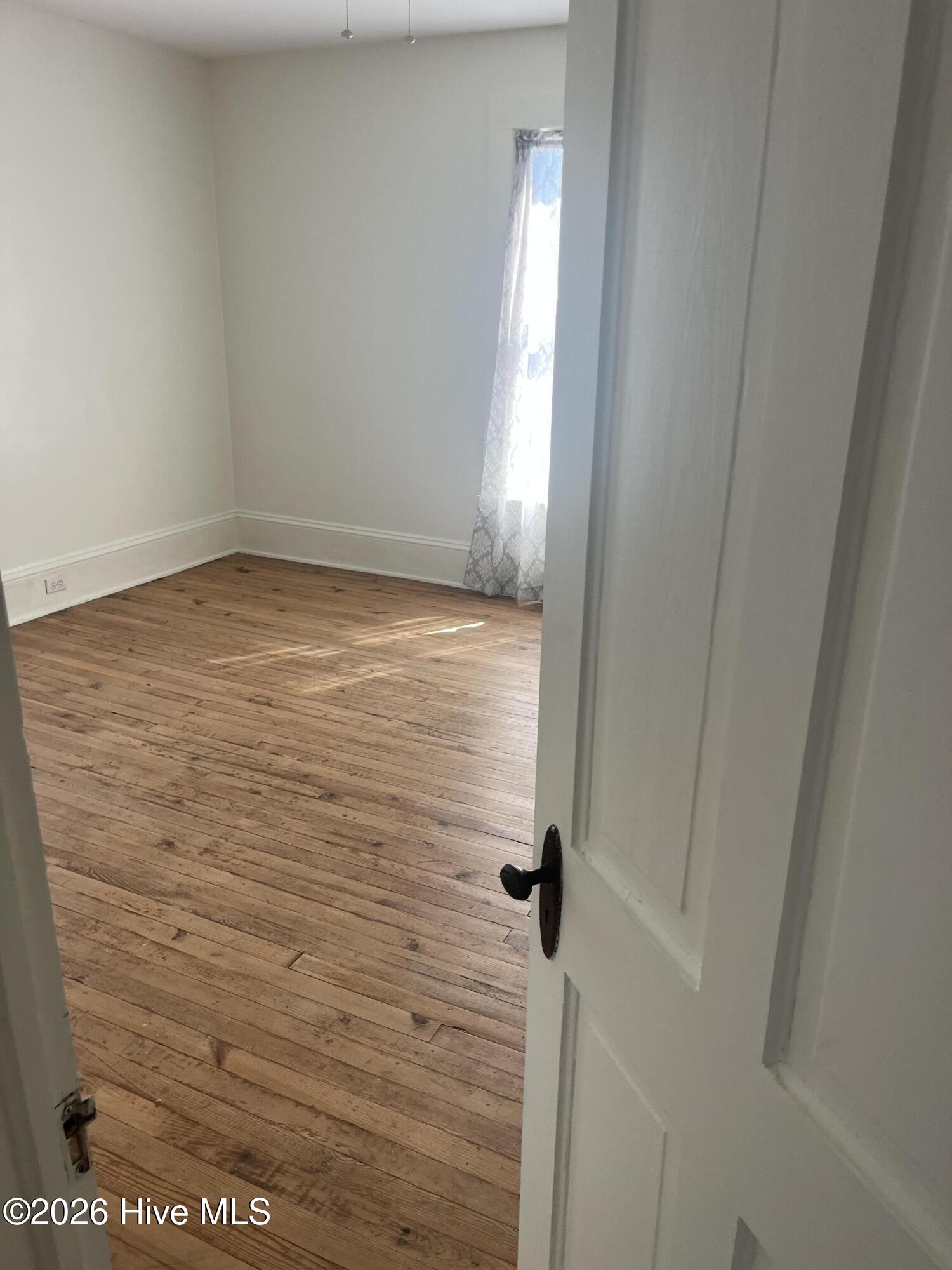 122 W 5th Street Property Photo 14
