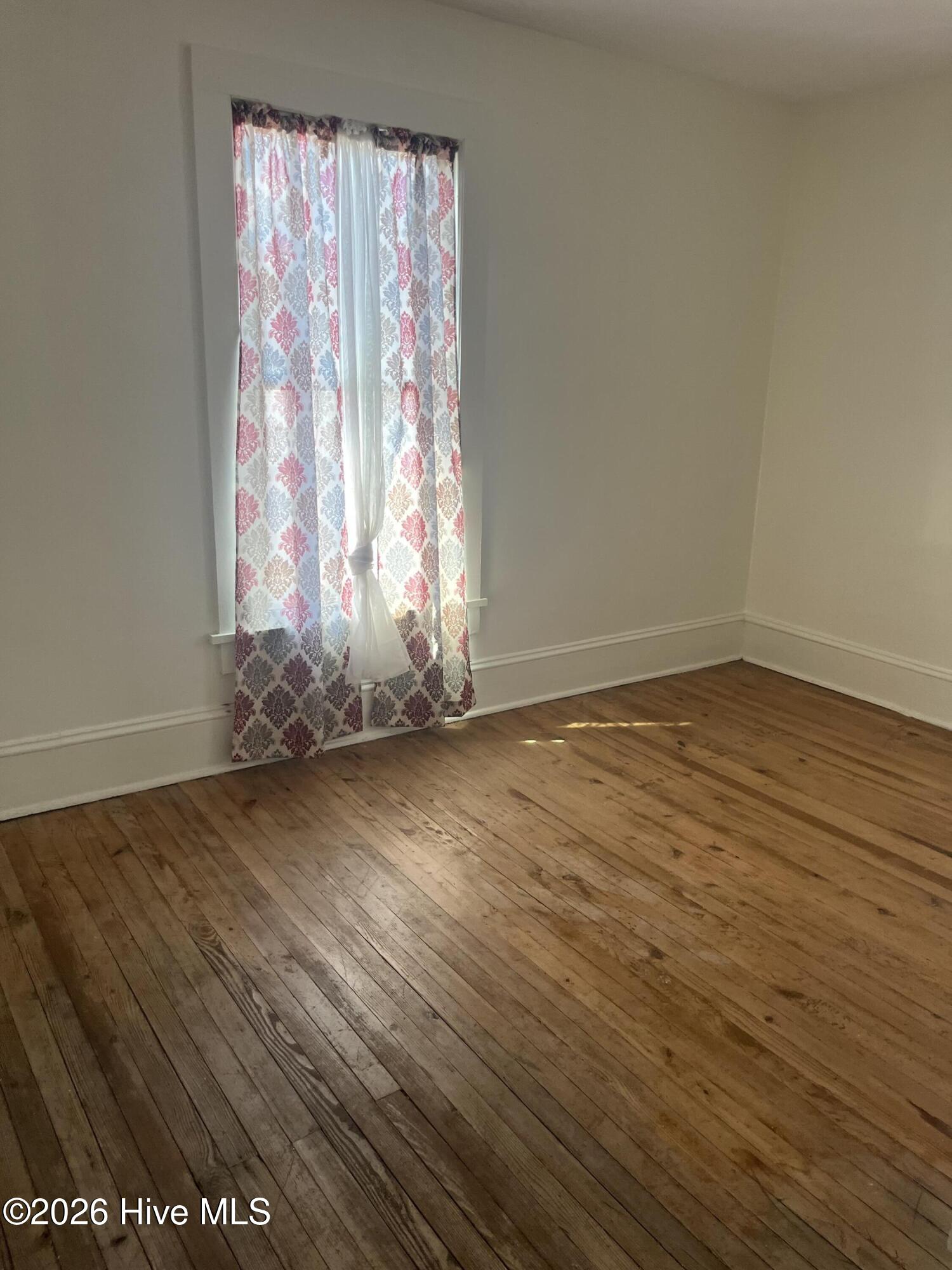 122 W 5th Street Property Photo 16