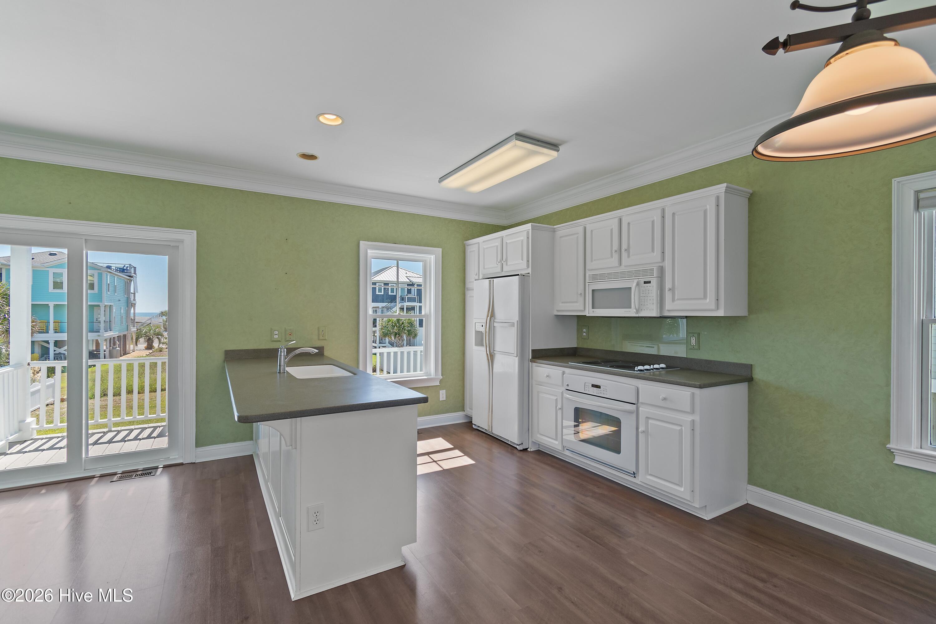 158 Brunswick Avenue E Property Photo 16