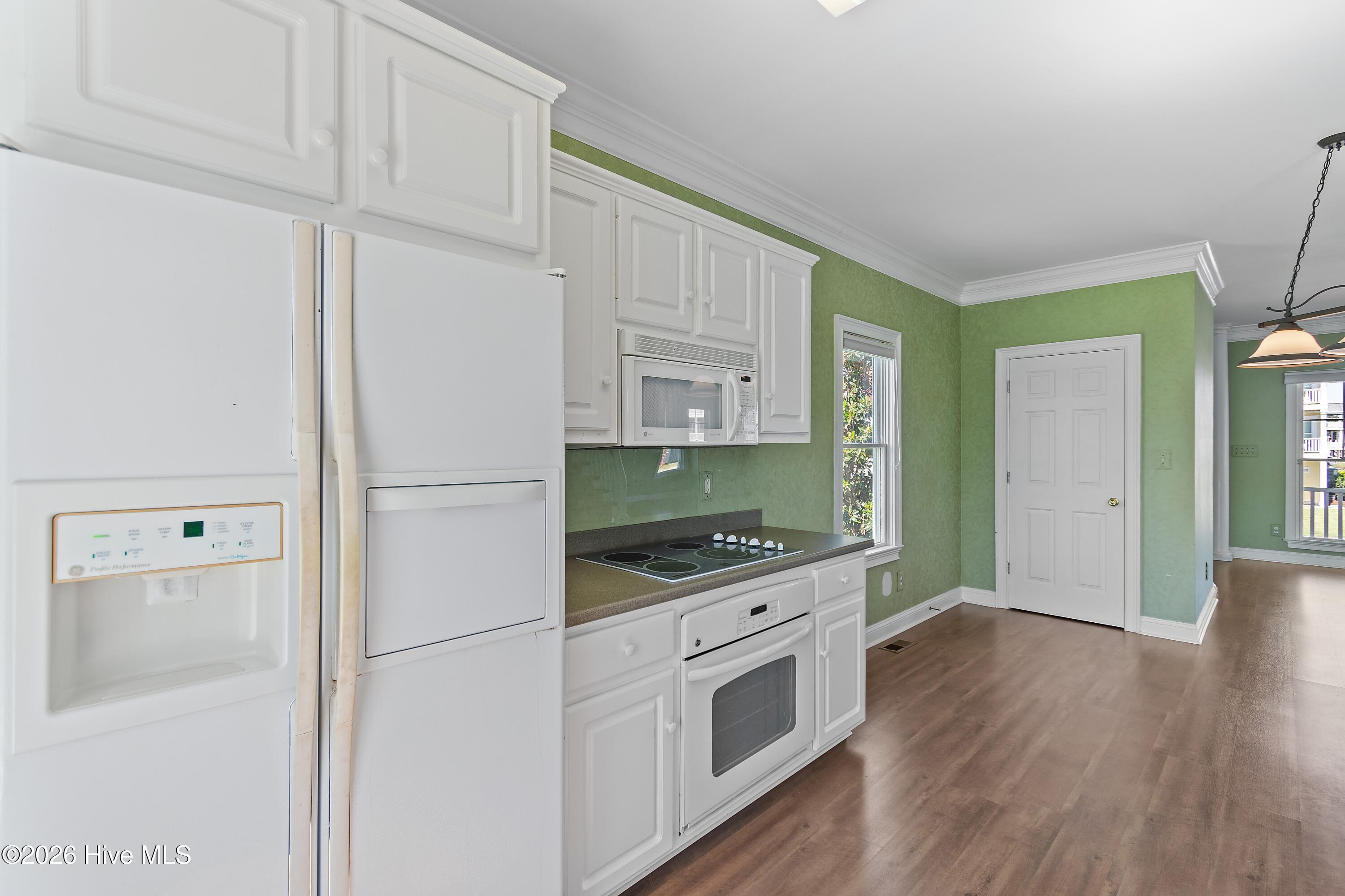 158 Brunswick Avenue E Property Photo 18