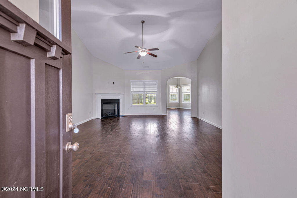 402 Derrick Drive Property Photo 3