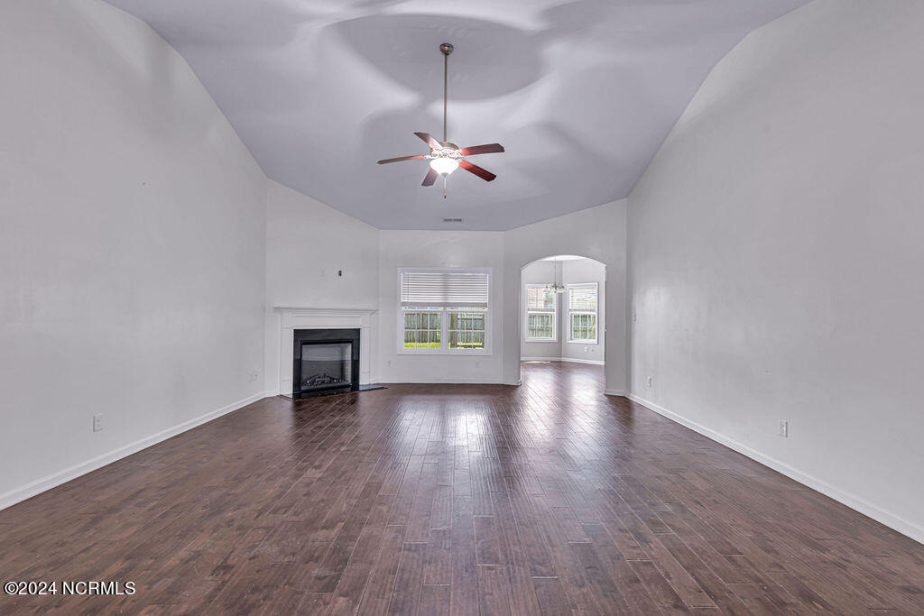 402 Derrick Drive Property Photo 4