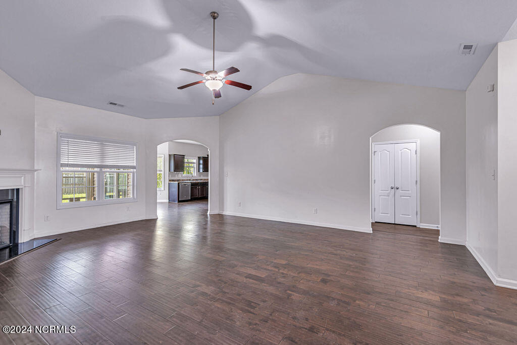 402 Derrick Drive Property Photo 6