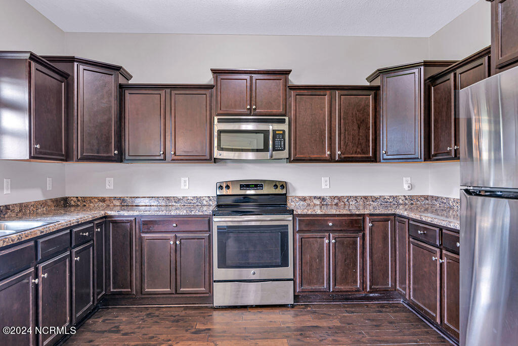 402 Derrick Drive Property Photo 14