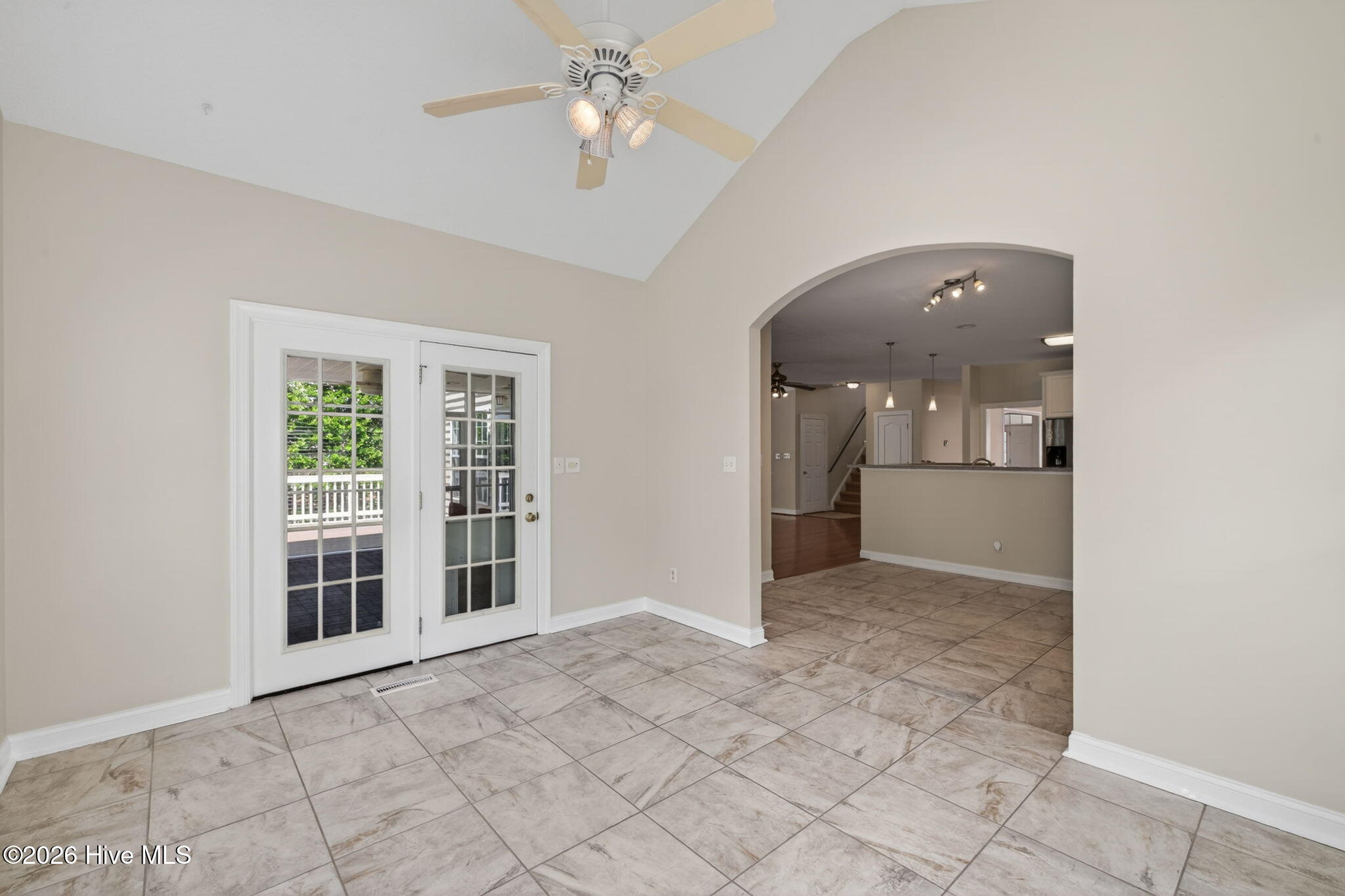 320 Green View Road Property Photo 5