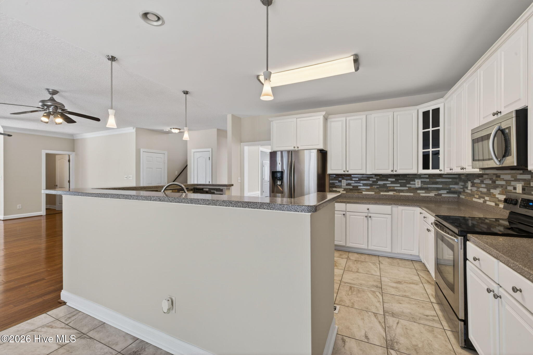 320 Green View Road Property Photo 7