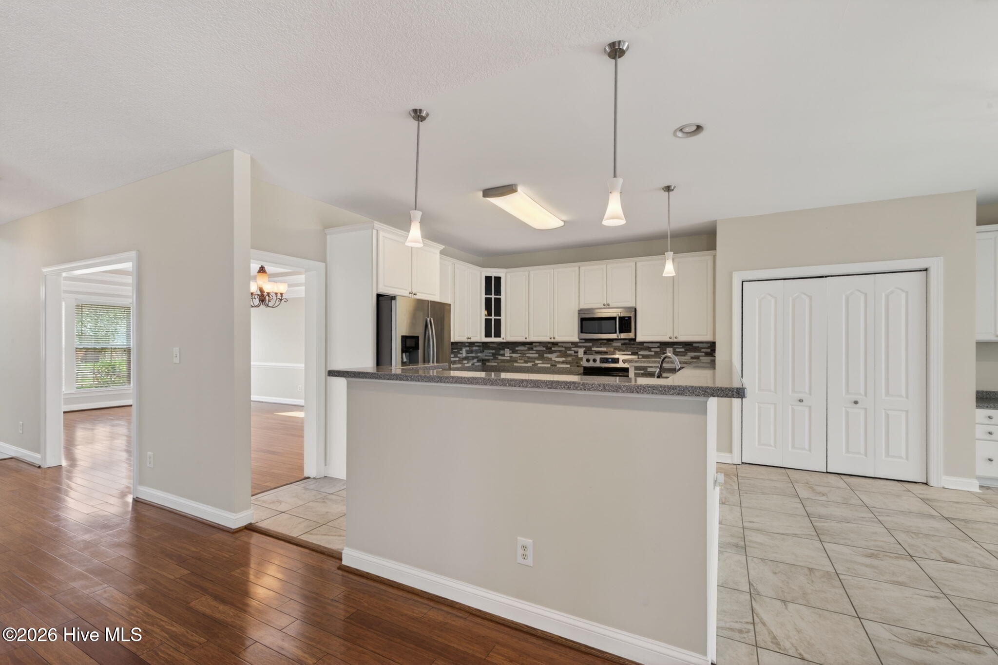 320 Green View Road Property Photo 8