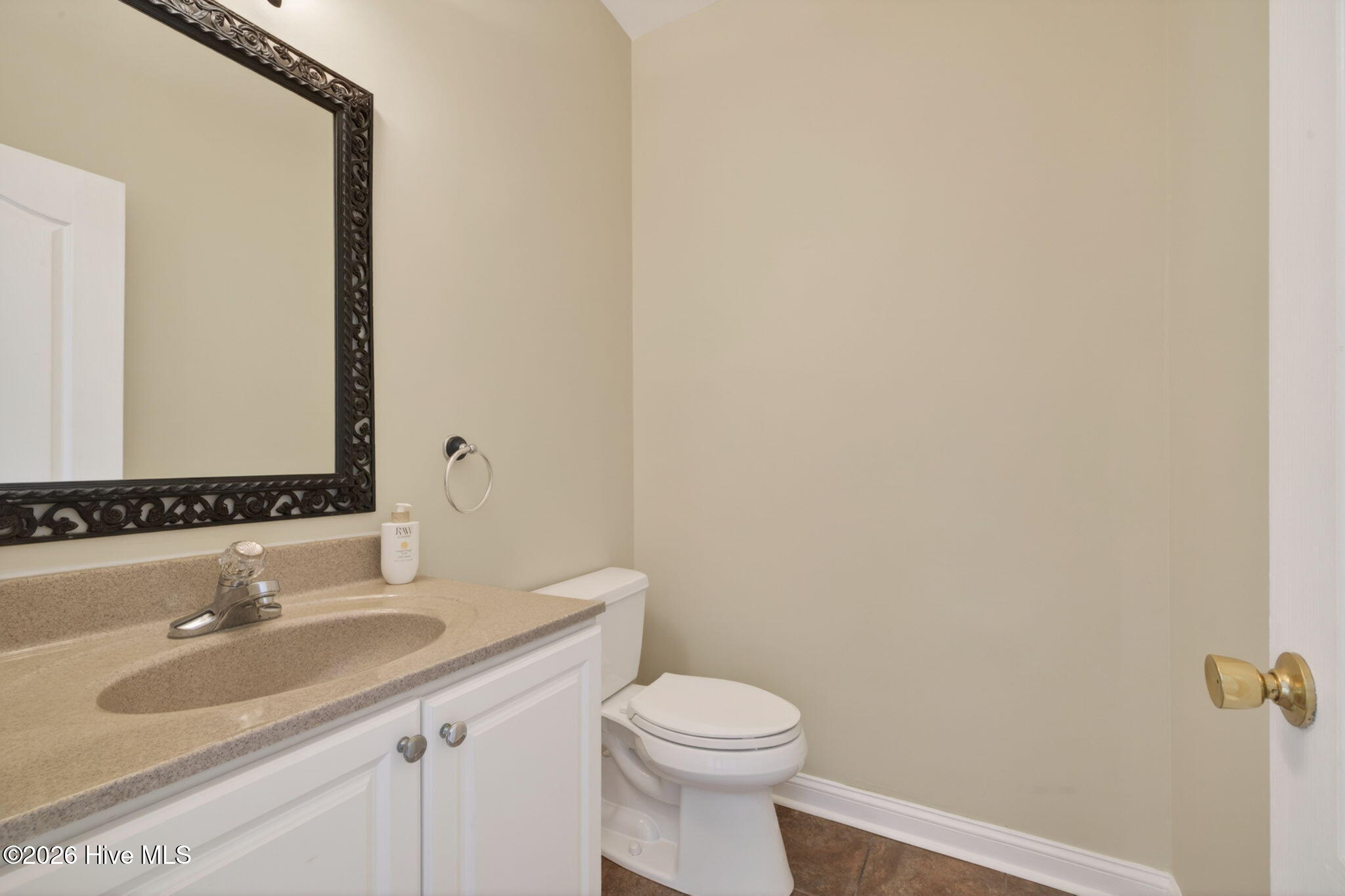 320 Green View Road Property Photo 16