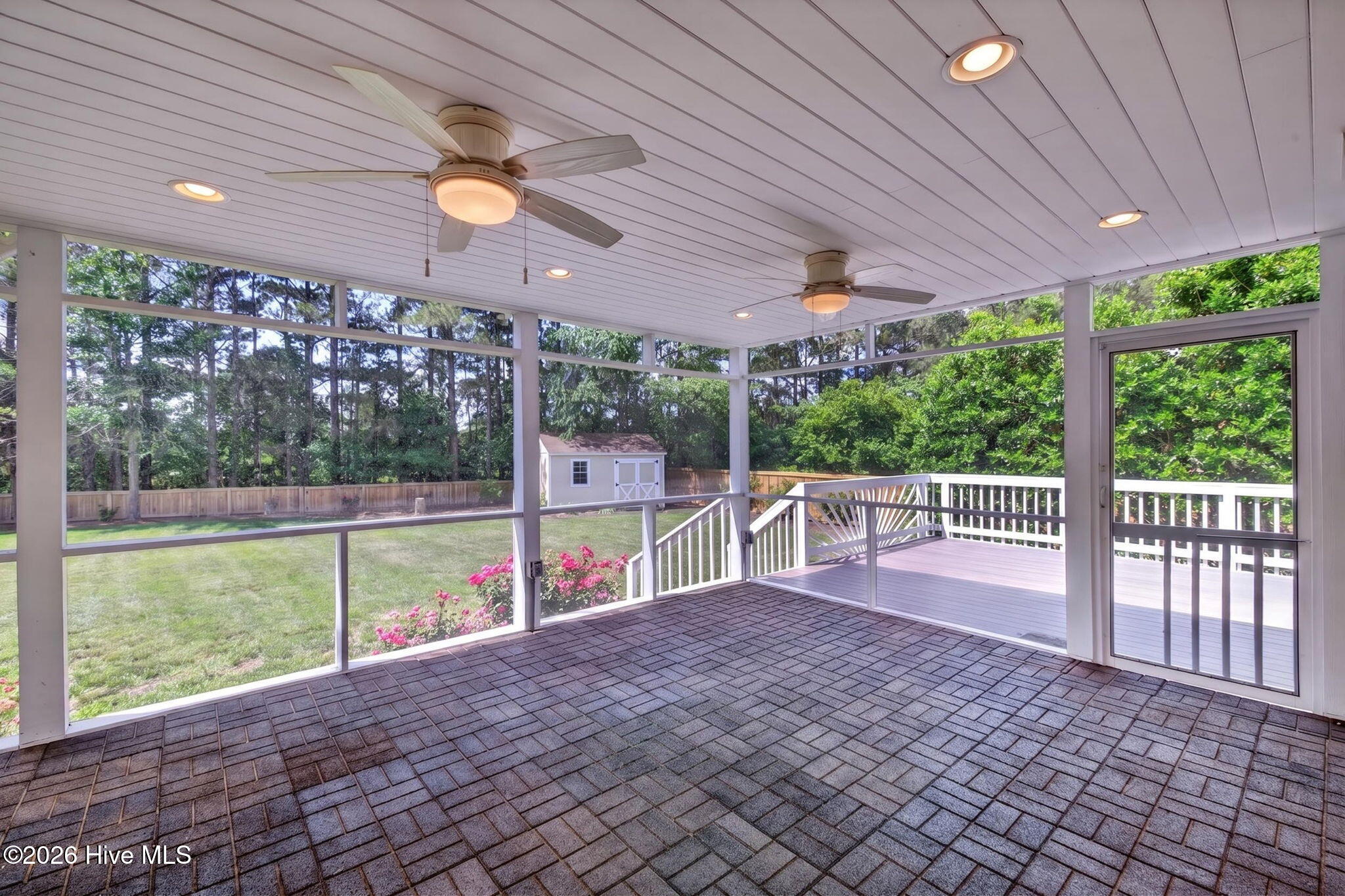 320 Green View Road Property Photo 36