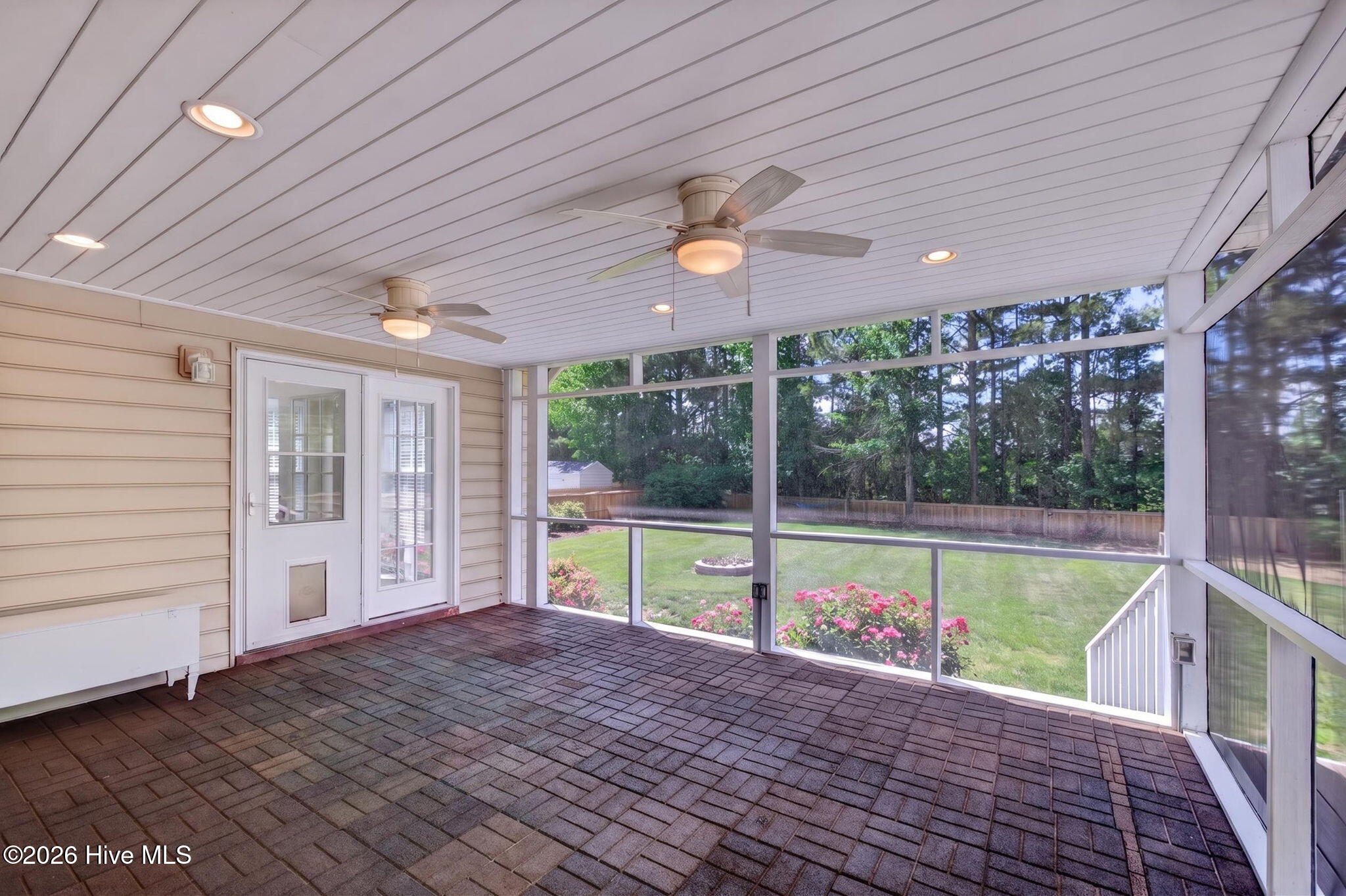 320 Green View Road Property Photo 38