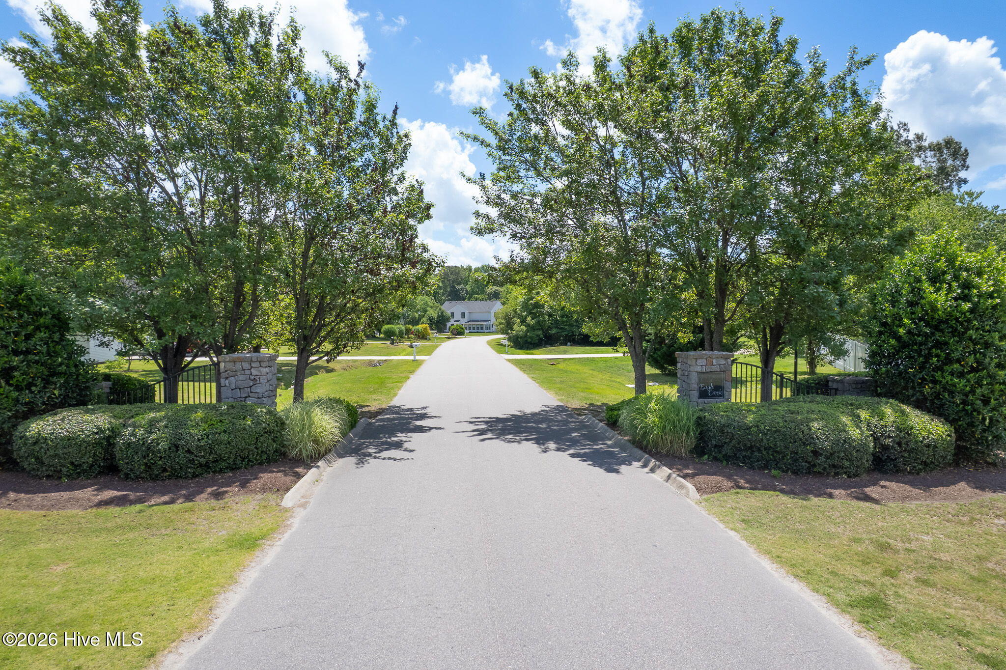 320 Green View Road Property Photo 56