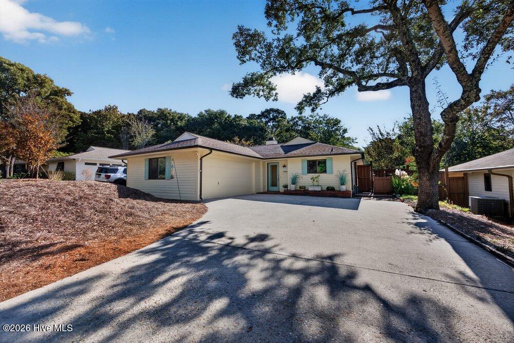 1009 Bay Creek Drive Property Photo 1