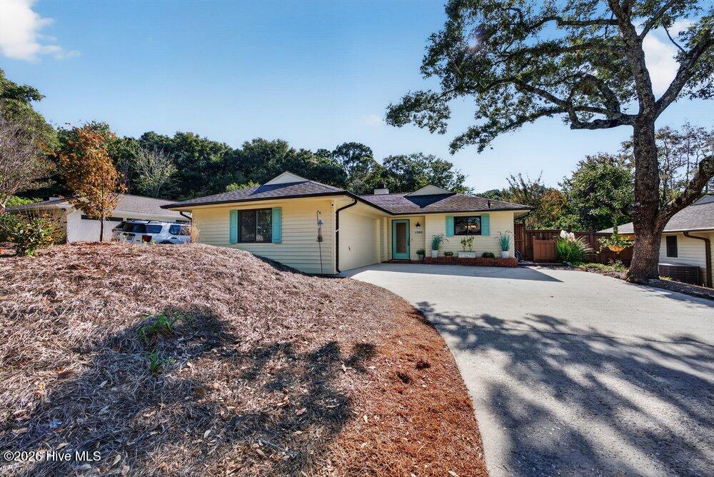 1009 Bay Creek Drive Property Photo 2