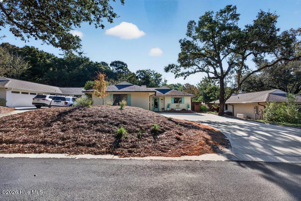 1009 Bay Creek Drive Property Photo 3