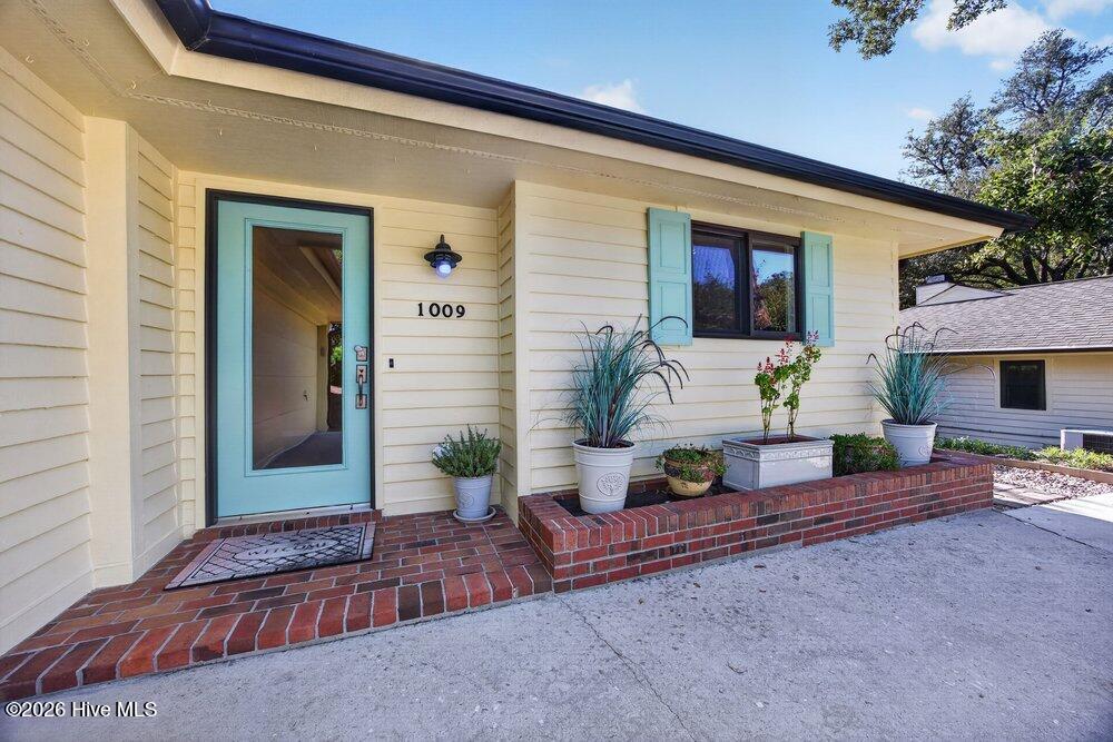 1009 Bay Creek Drive Property Photo 4