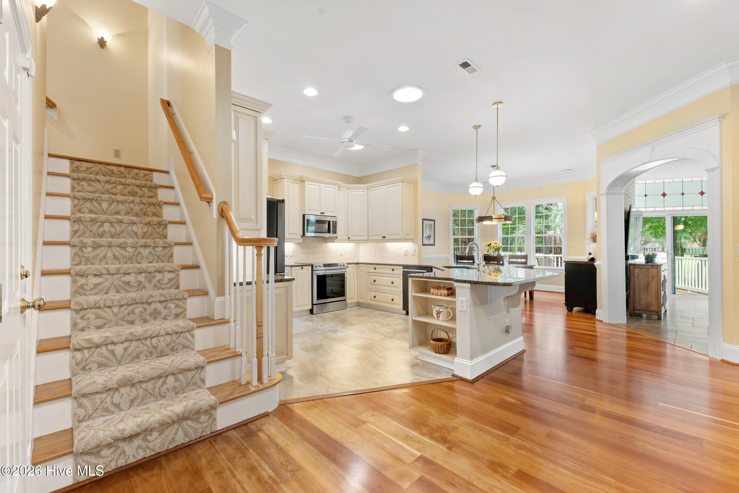 1635 Grandiflora Drive Property Photo 6
