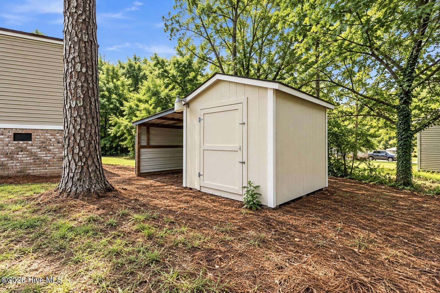 1216 Roberdel Road Property Photo 3