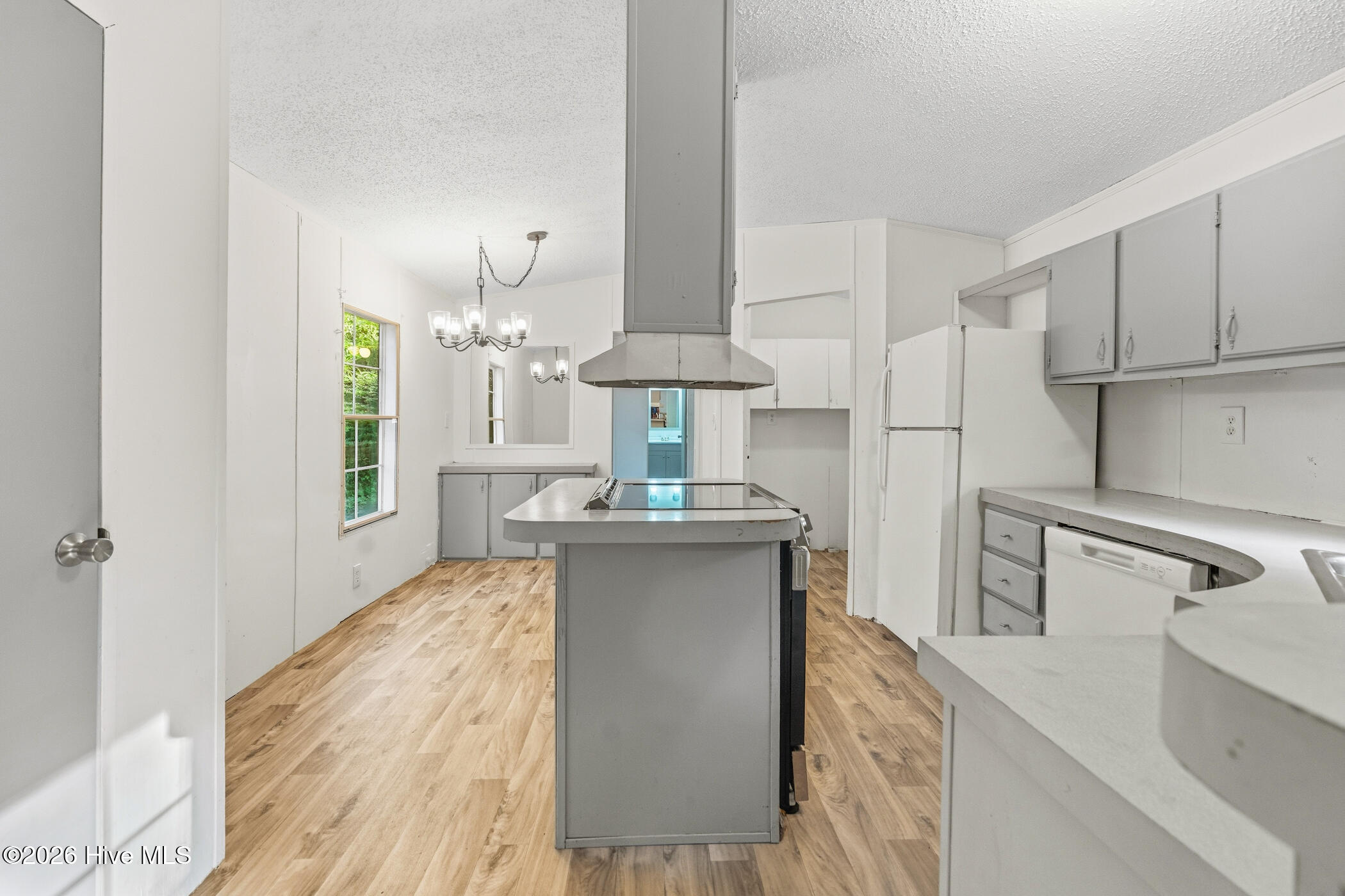 1216 Roberdel Road Property Photo 8