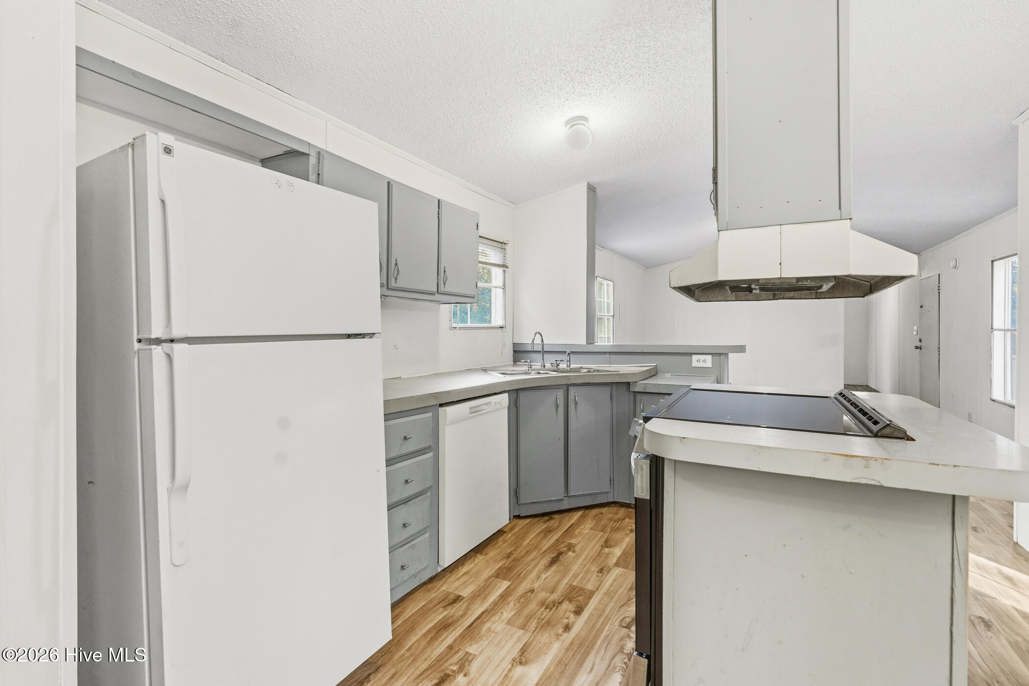 1216 Roberdel Road Property Photo 9
