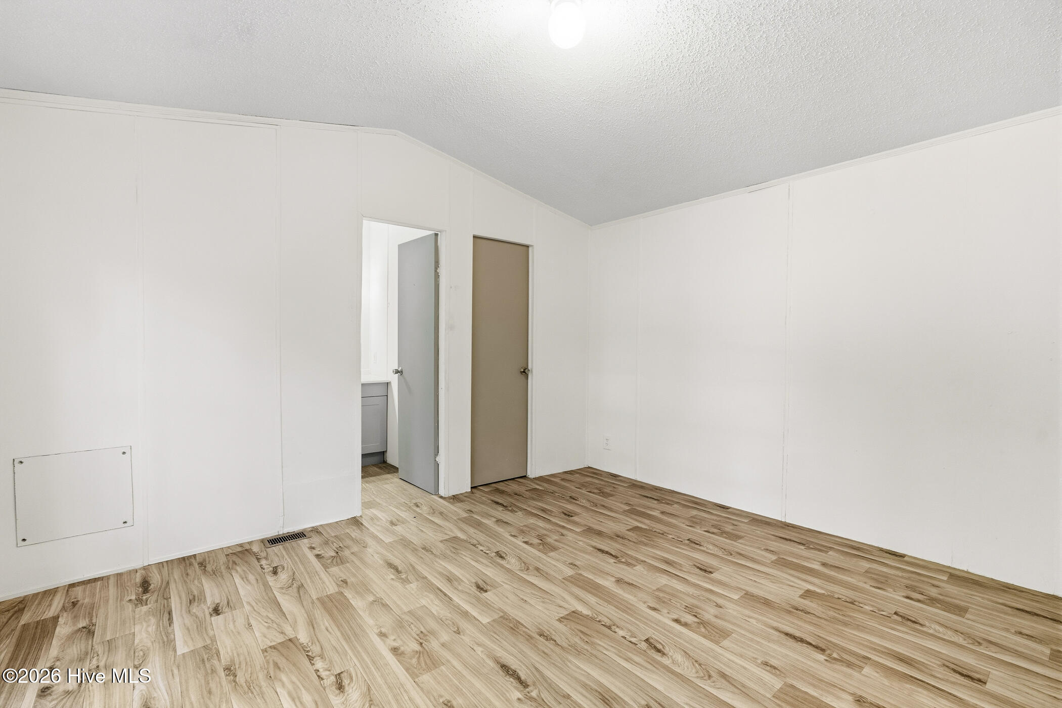 1216 Roberdel Road Property Photo 14