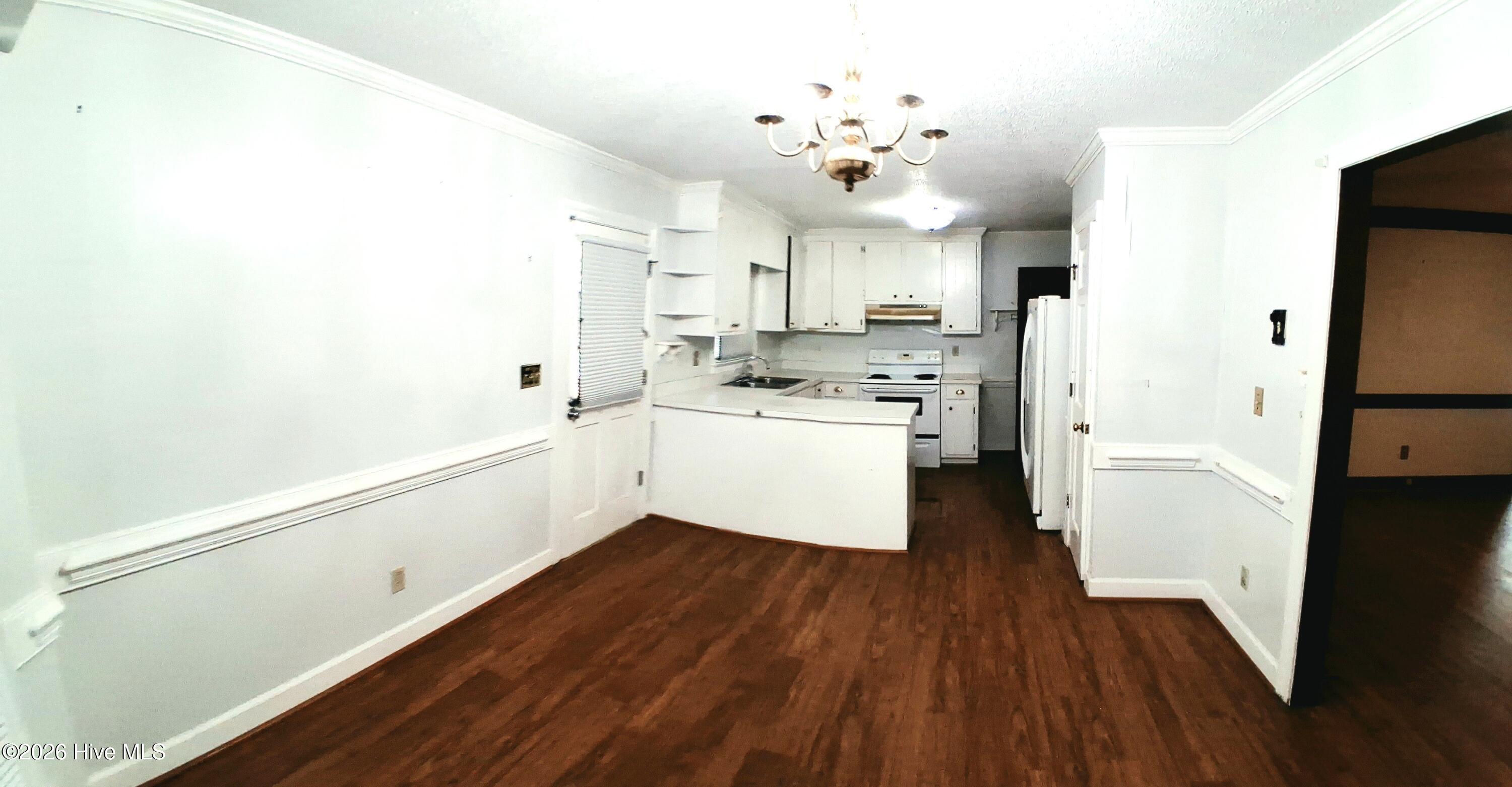 3206 Fieldstream Drive N Property Photo 3
