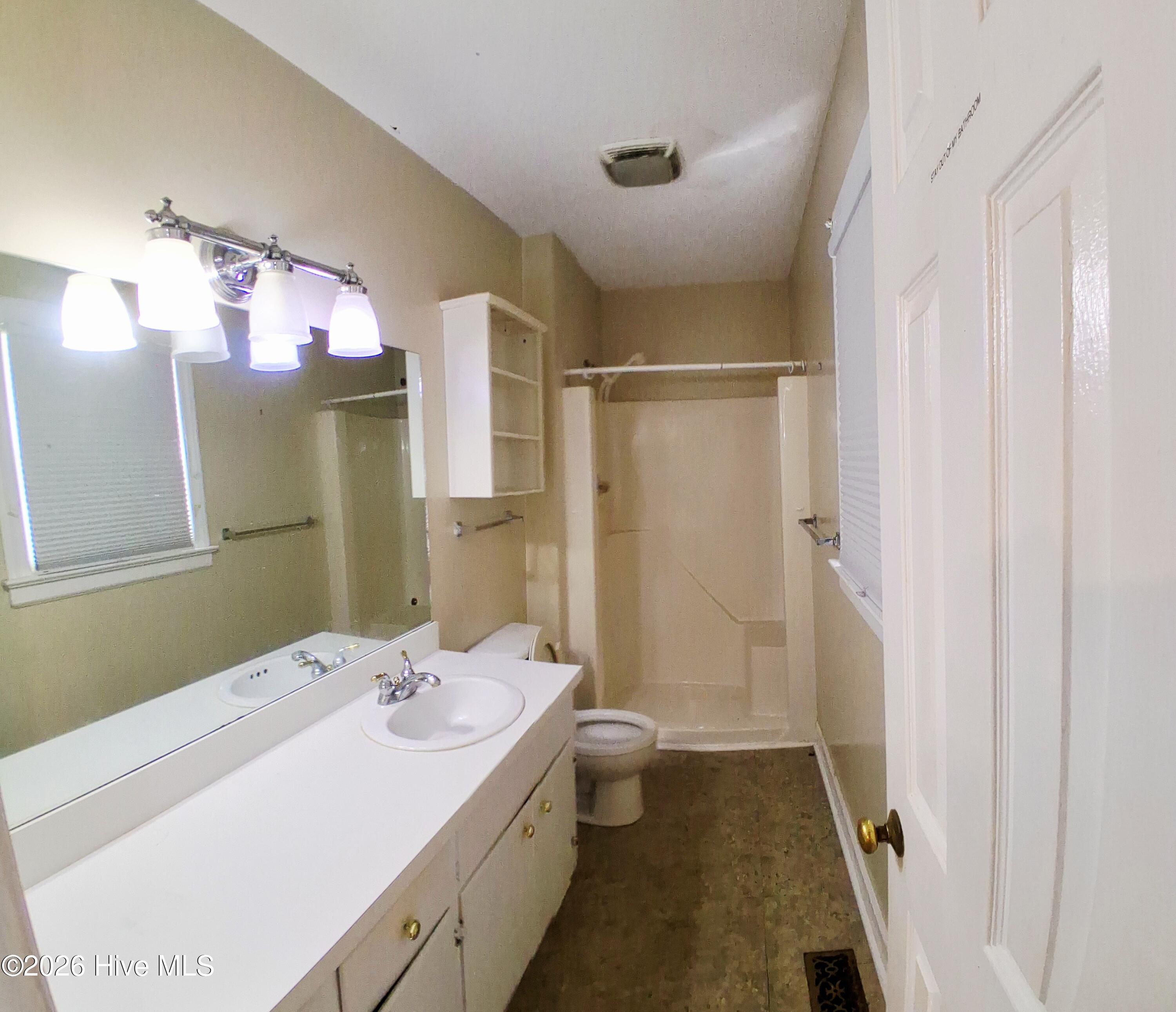 3206 Fieldstream Drive N Property Photo 8