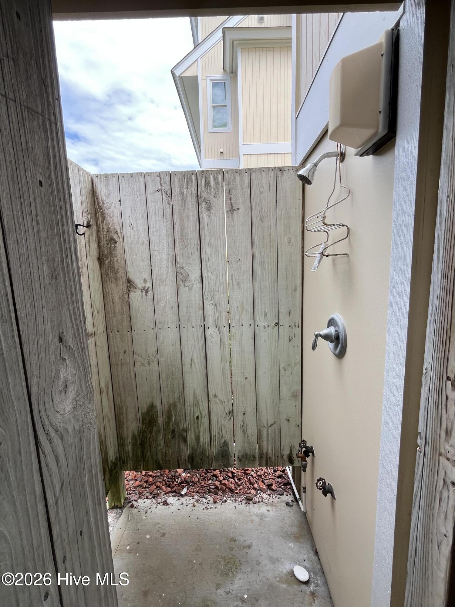 20 E Columbia Street A Property Photo 9