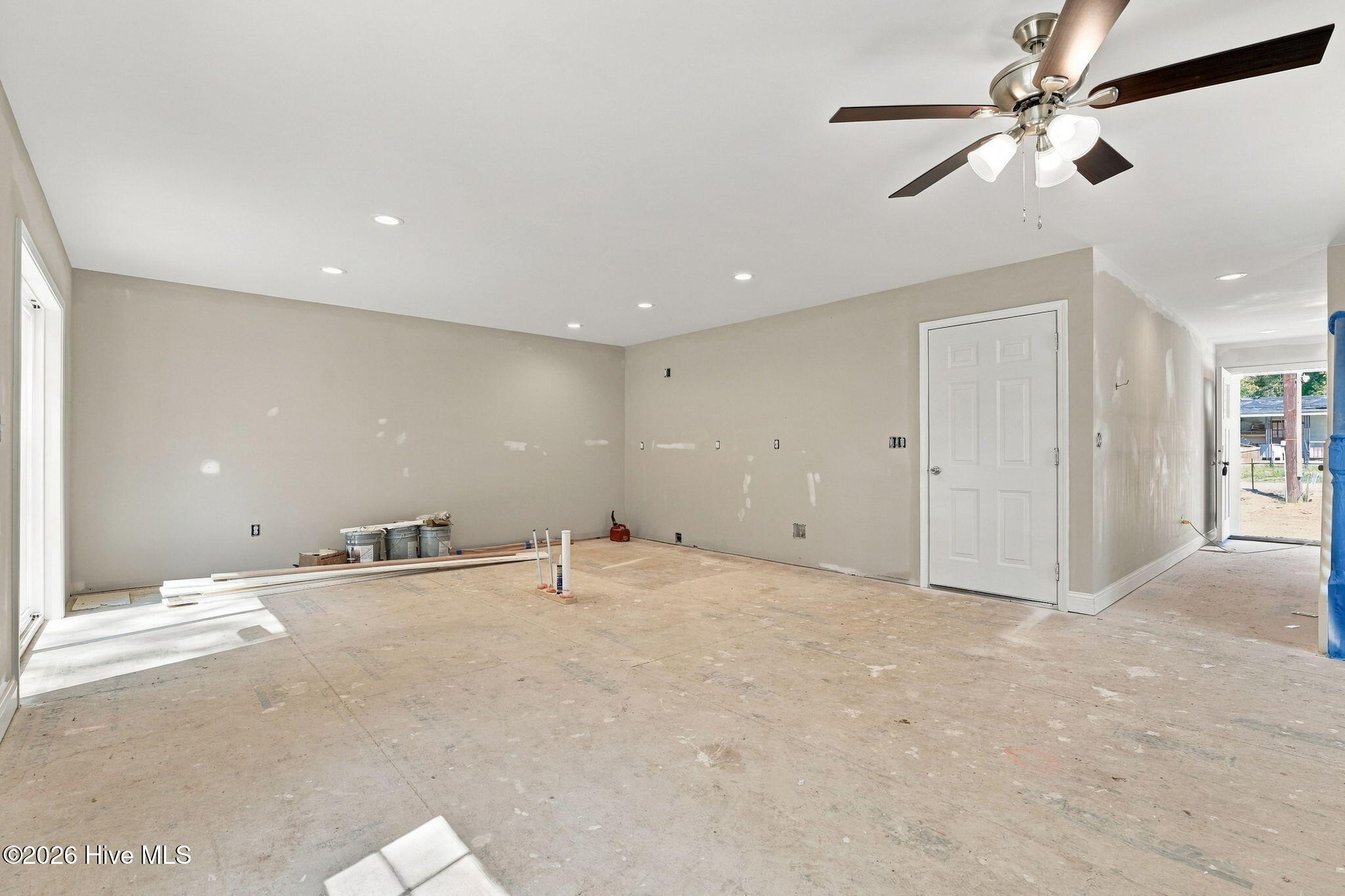215 E Moore Street Property Photo 6