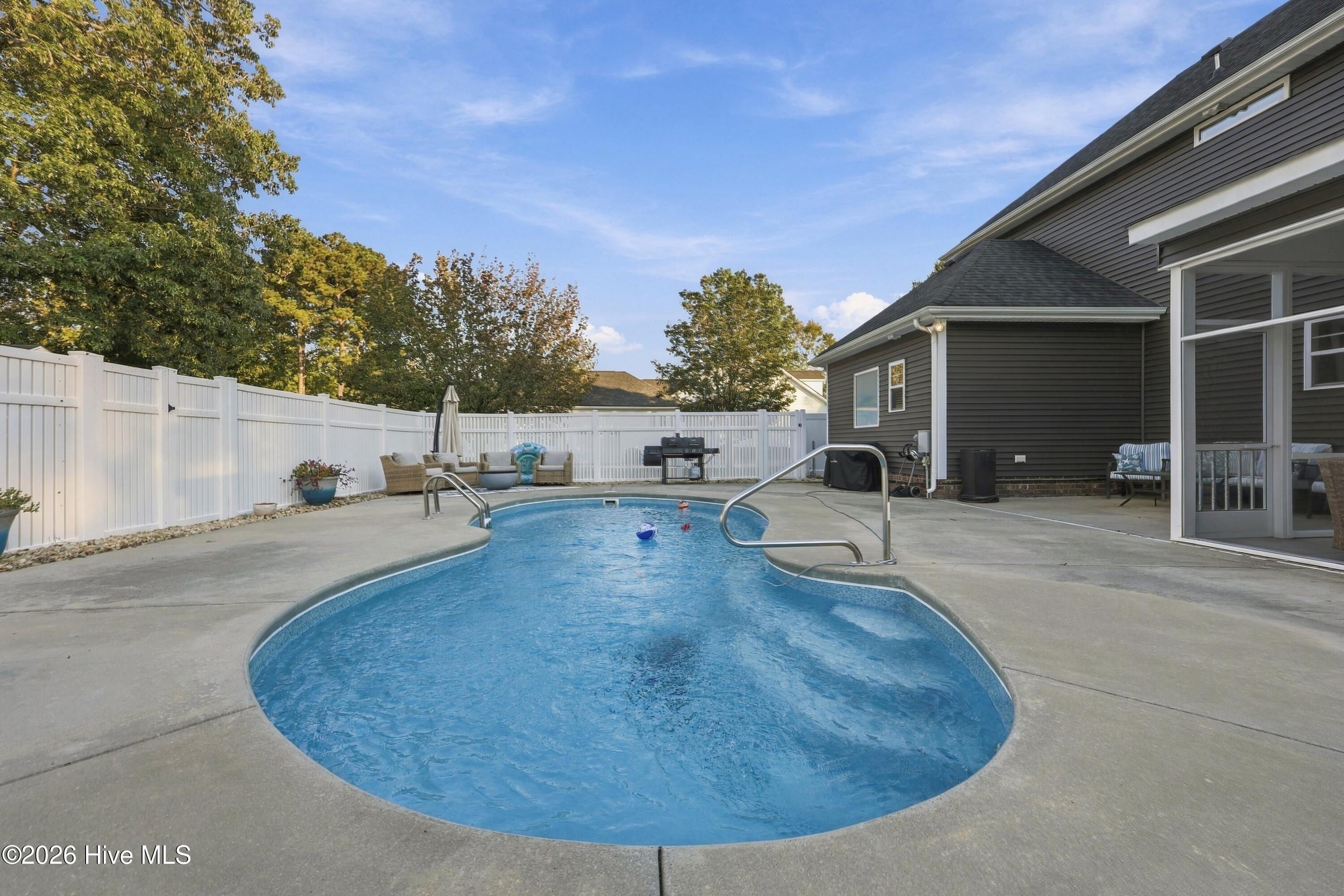 101 E Robin Court Property Photo 33