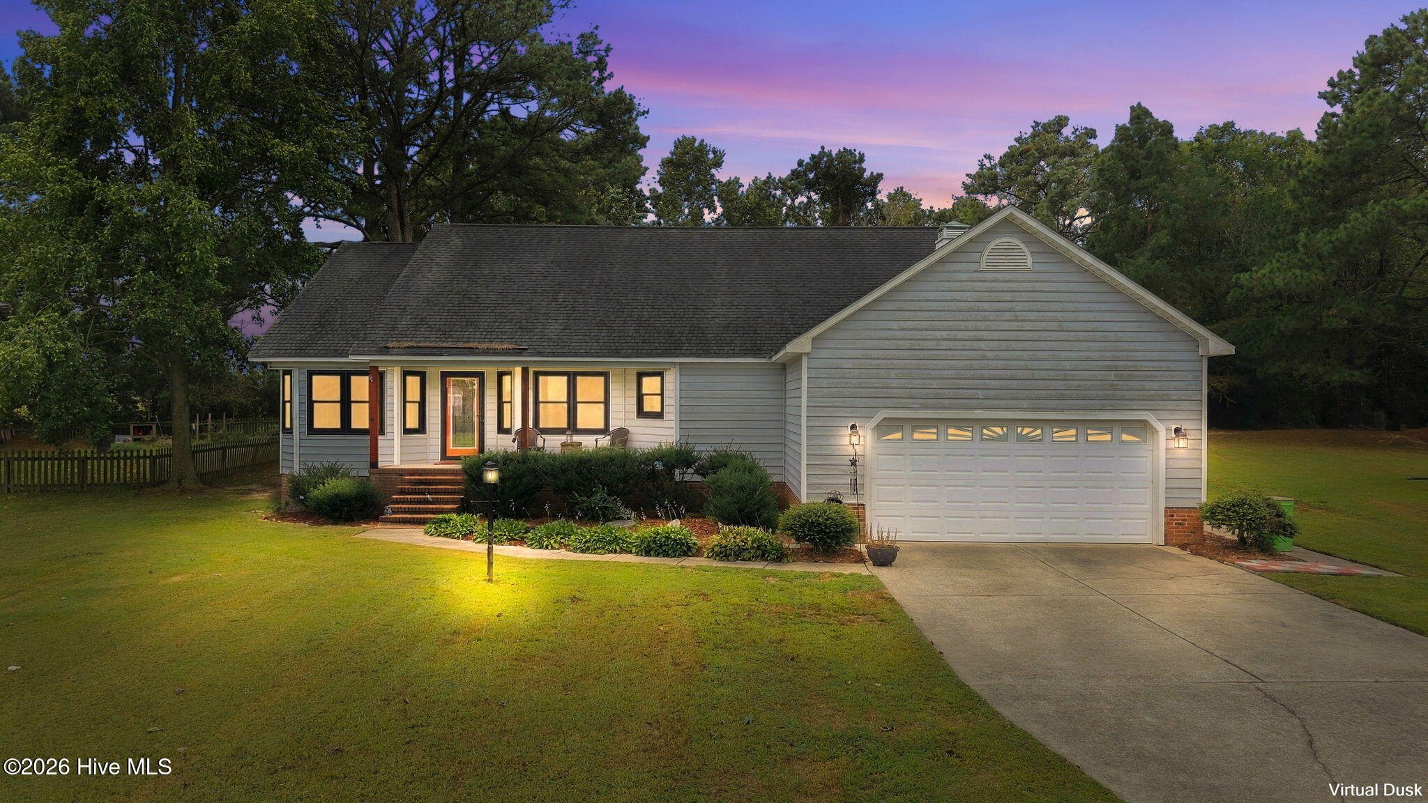 203 W Raintree Lane Property Photo 2