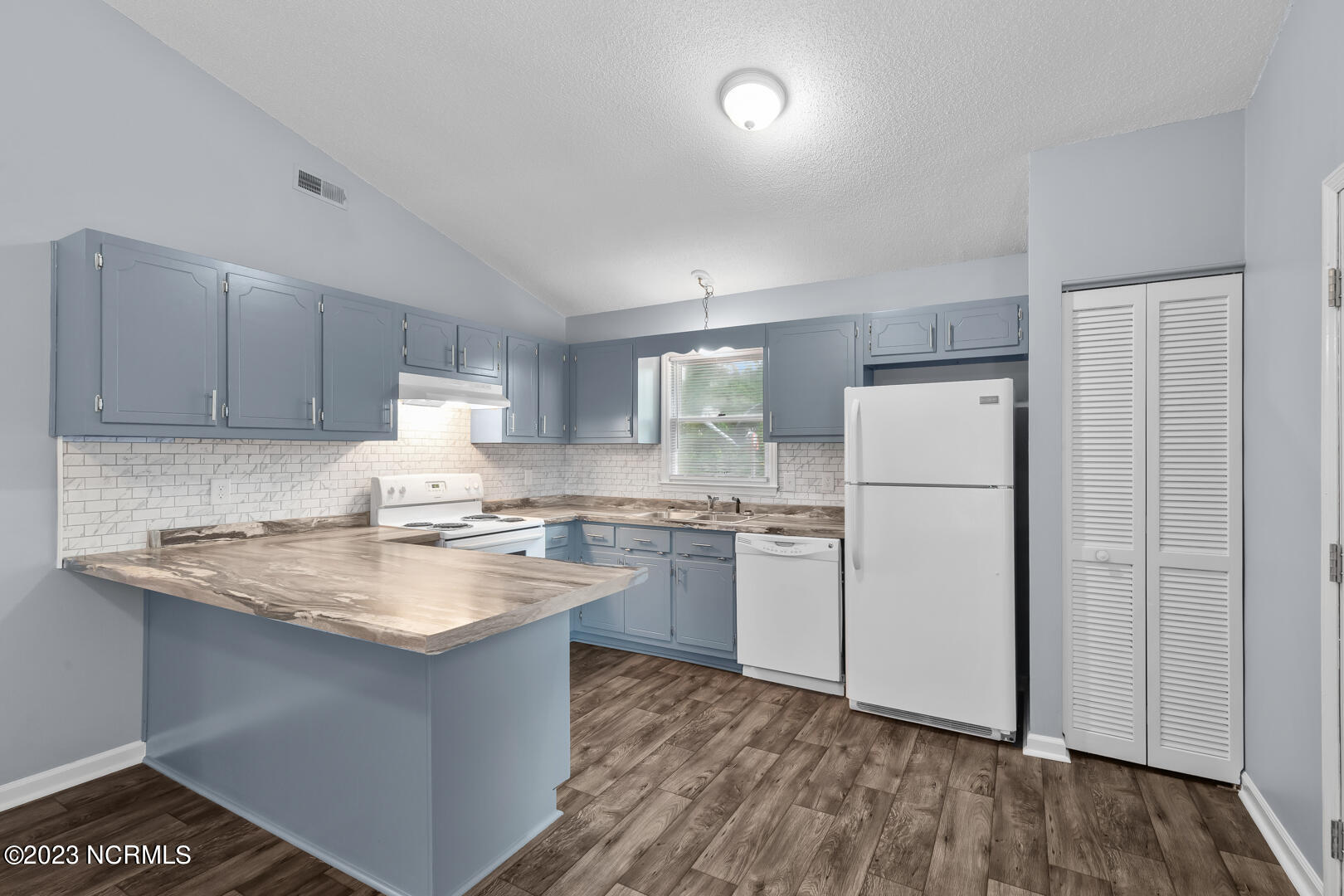 111 Windsor Court Property Photo 11