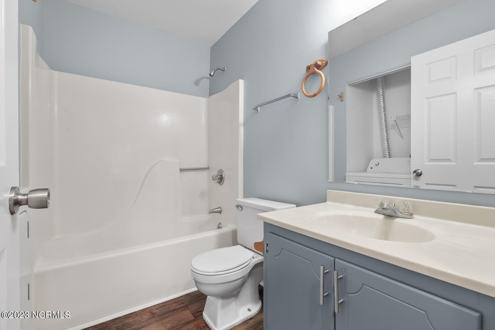 111 Windsor Court Property Photo 23