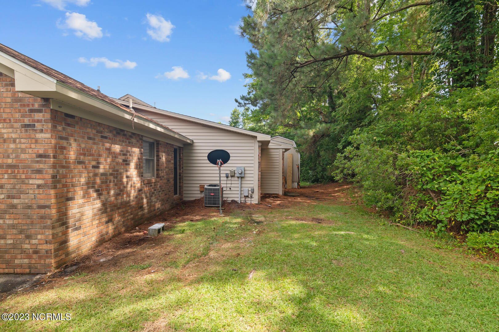 111 Windsor Court Property Photo 25